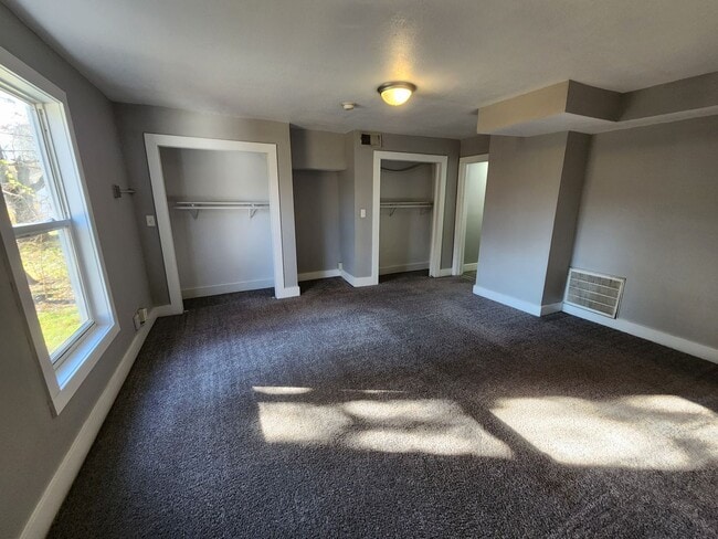 Building Photo - 2 Bedroom 2Bathroom House