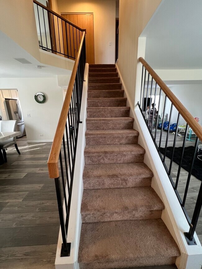 Building Photo - 1327 Fox Chase Dr