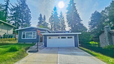 Building Photo - Spacious 4 Bed 3 Bath Home in Sought After...