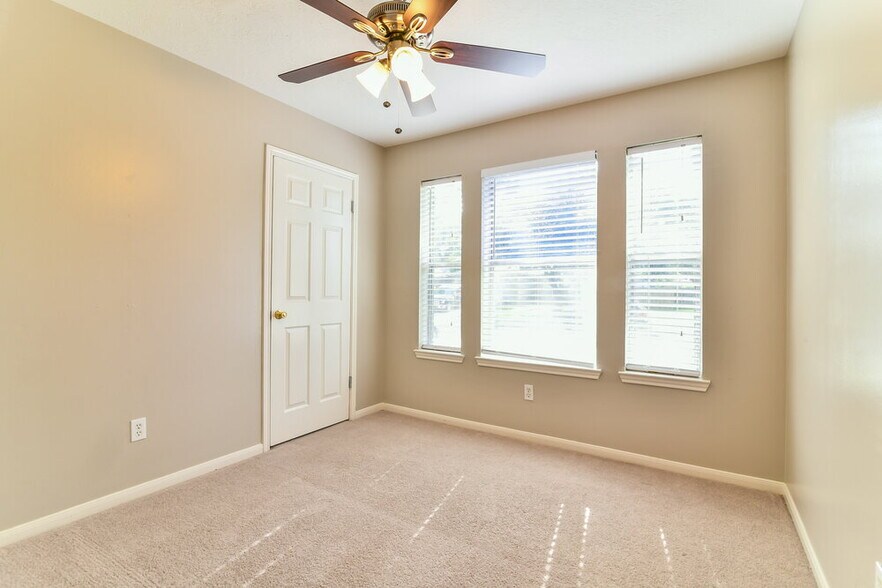 Building Photo - 28710 Raestone St
