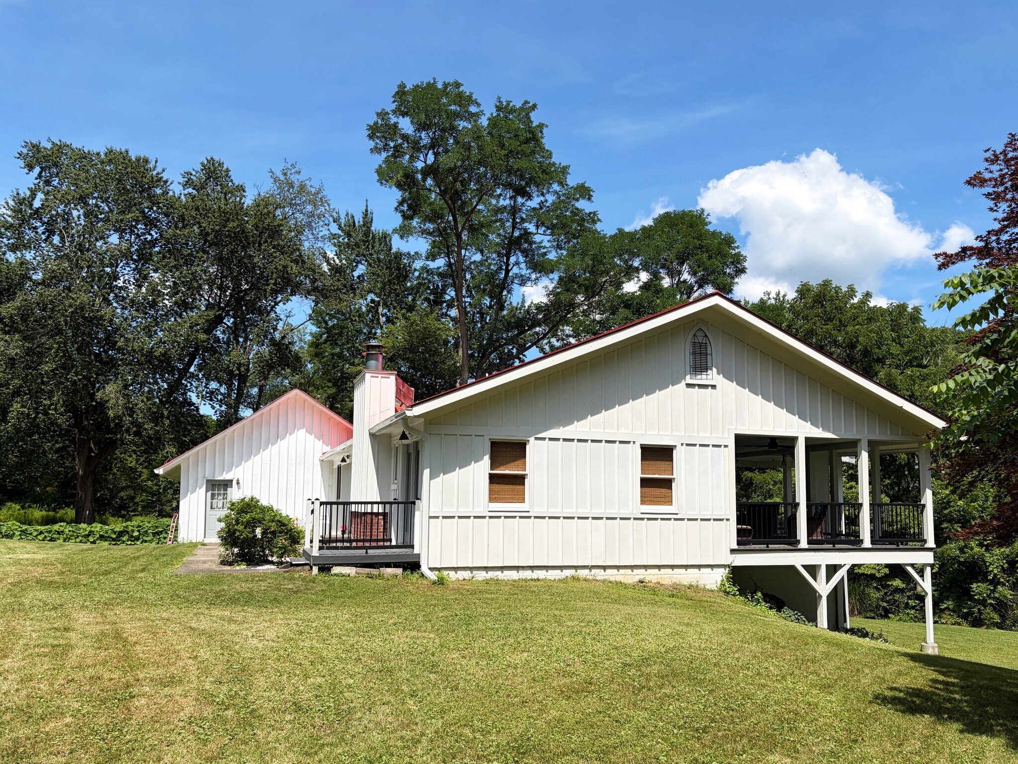 Building Photo - 40 W Hunns Lake Rd