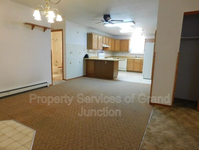 Building Photo - 13 Madeira Ct