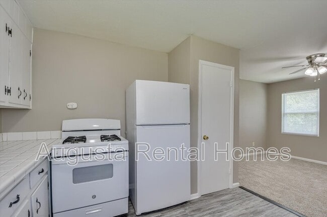 Building Photo - 320a Verdery Dr