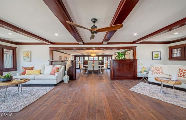 Building Photo - 5357 S Victoria Ave