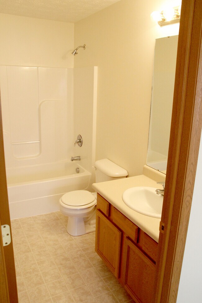 Building Photo - Pebblebrook Apartments 109