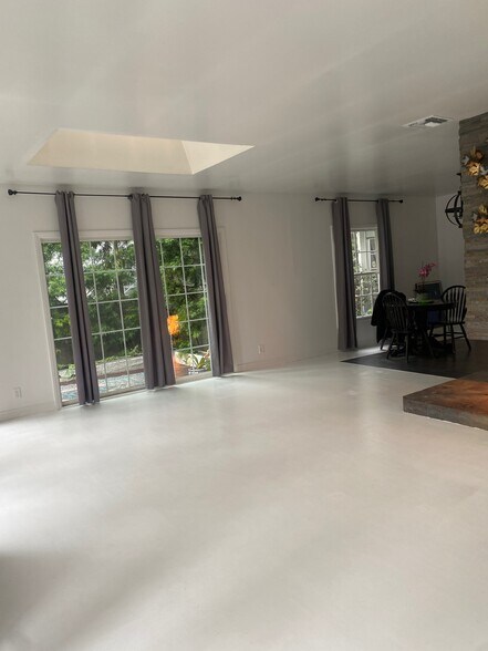 Side view of living room - 227 Bay St