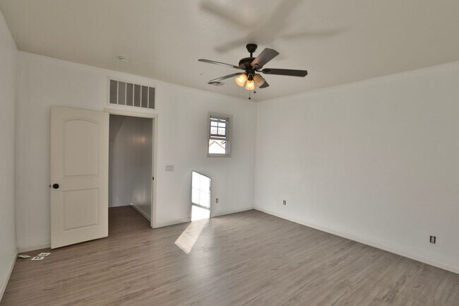 Building Photo - Beautiful Gilbert 3 bed/ 3 bath in Gilbert's The Gardens Community