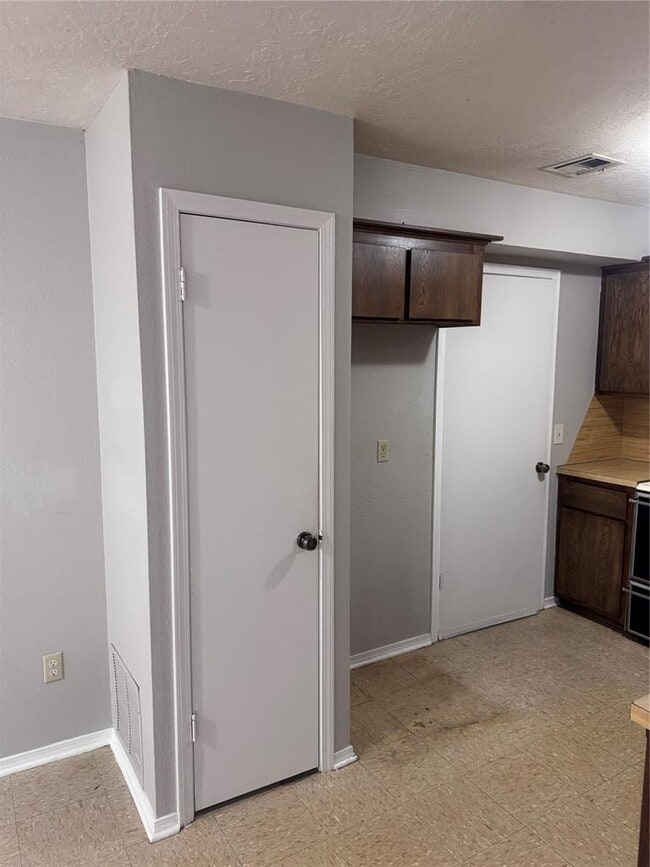 Building Photo - 205 Barrett Pl