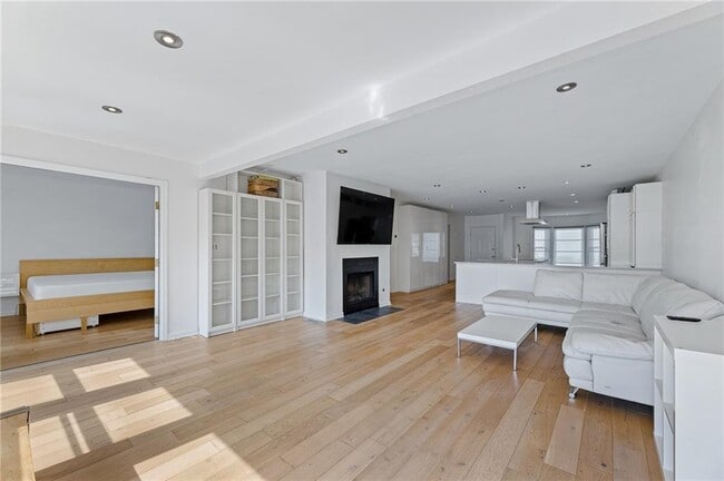 Building Photo - 908 Lenox Hill Ct NE