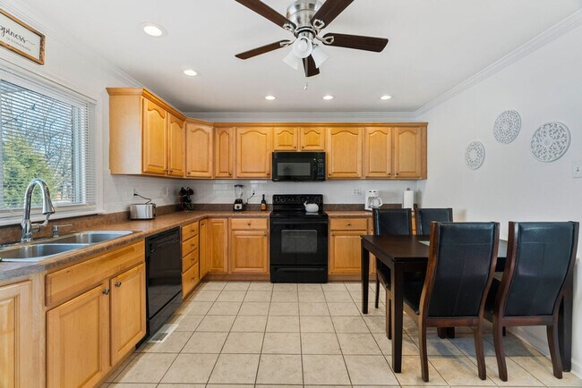 Building Photo - 2104 Foggy Bottom Dr