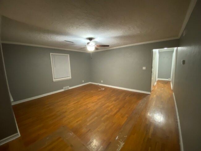Building Photo - 500 E Seminole St