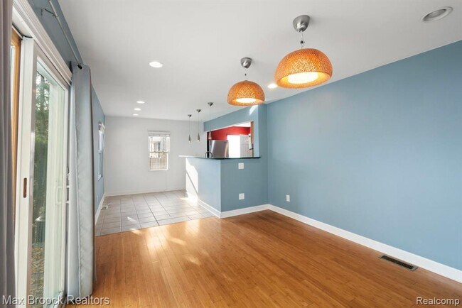 Building Photo - 3602 Elmhurst Ave