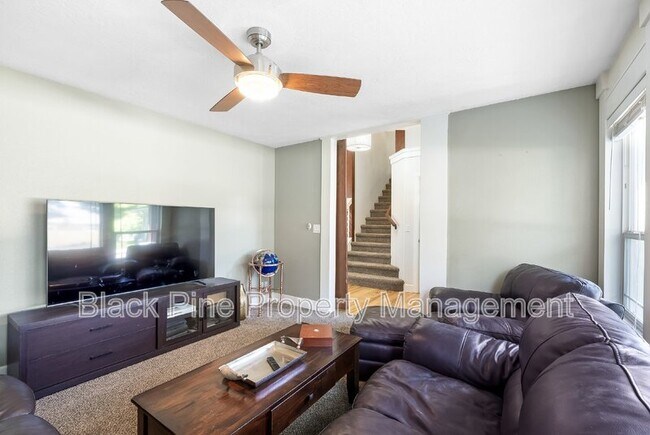 Building Photo - 1127 N Echohawk Way