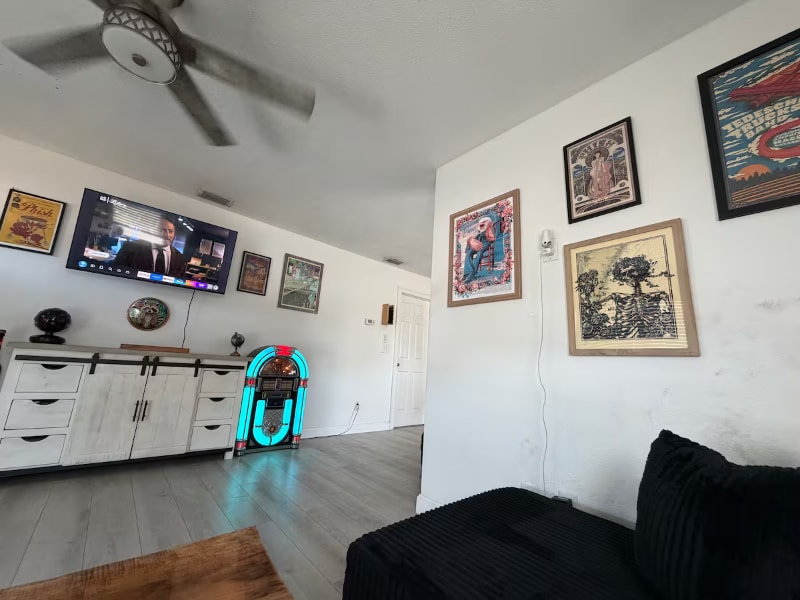 Building Photo - 5758 20th Ave N