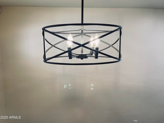 Building Photo - 4702 E Wilshire Dr