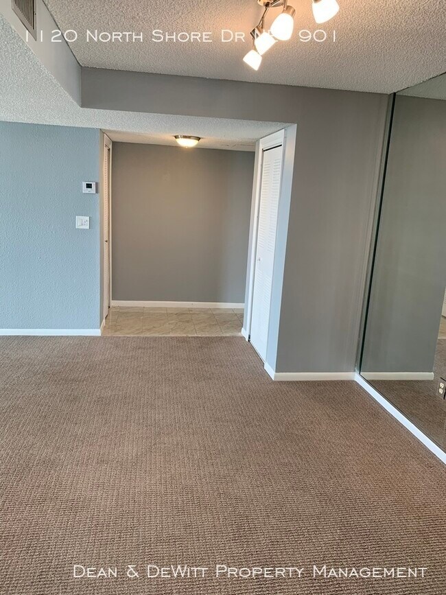 Building Photo - North Shore Condo with Amazing Water Views!