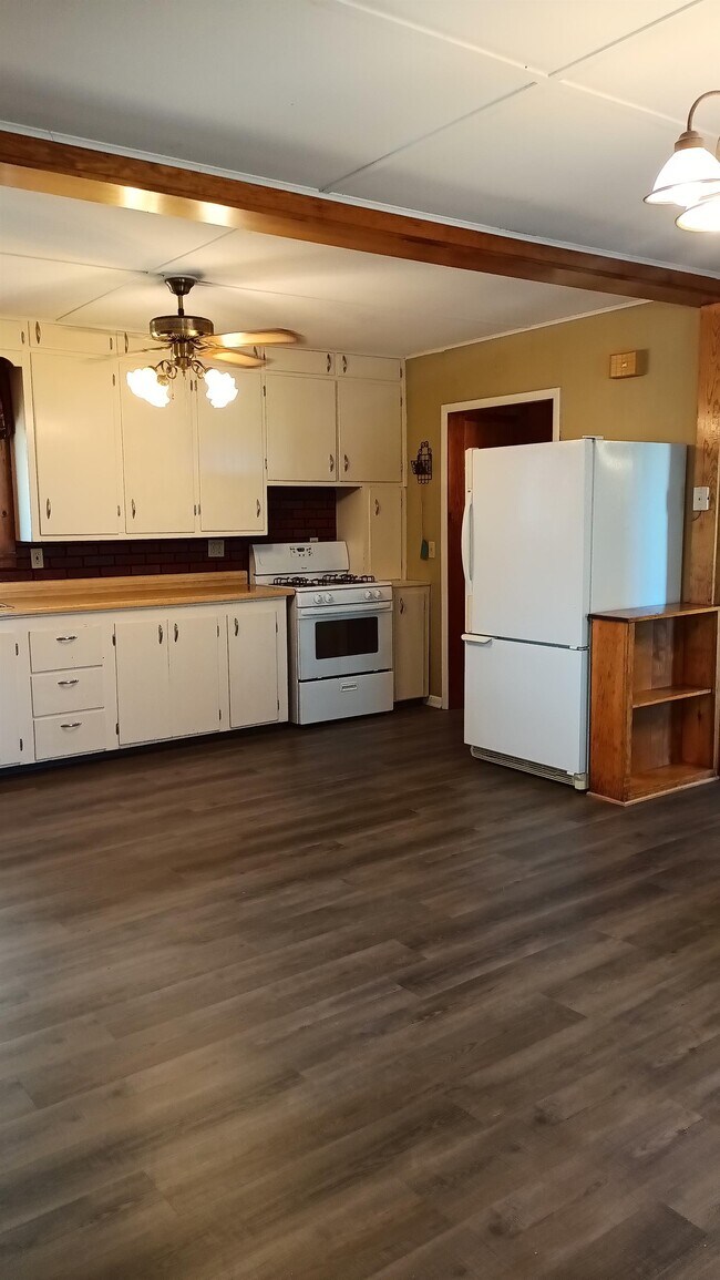 Building Photo - 7840 Tuttle Rd