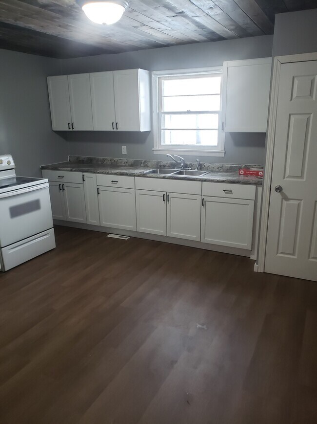 Building Photo - 314 1st St NW