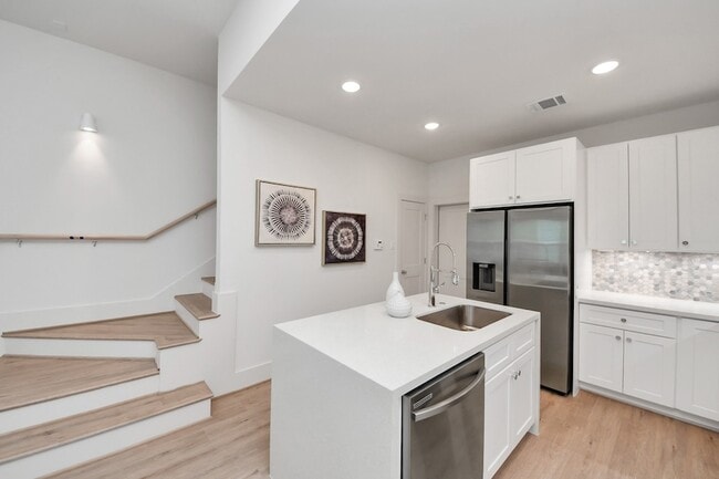 Building Photo - 1053 Glenn Ave