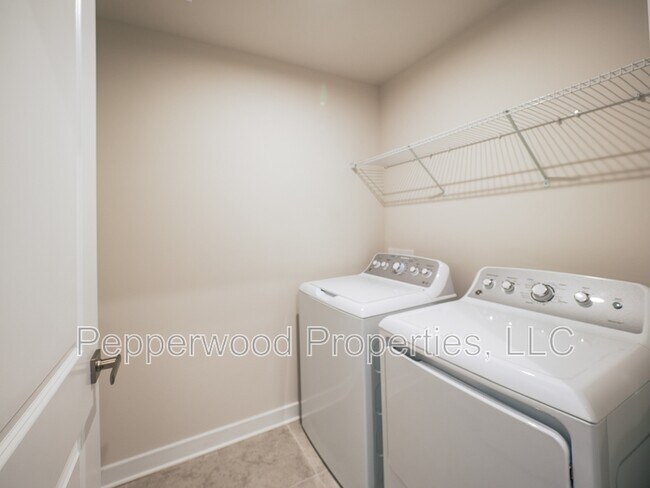 Building Photo - 4555 Duparc Way