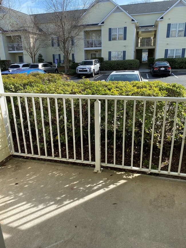 Building Photo - H5010-2