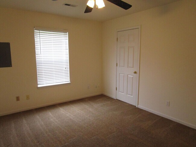 Building Photo - 3538-3540-3540 Prescott Dr