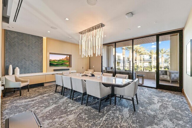 Building Photo - 6587 N Palmeraie Blvd