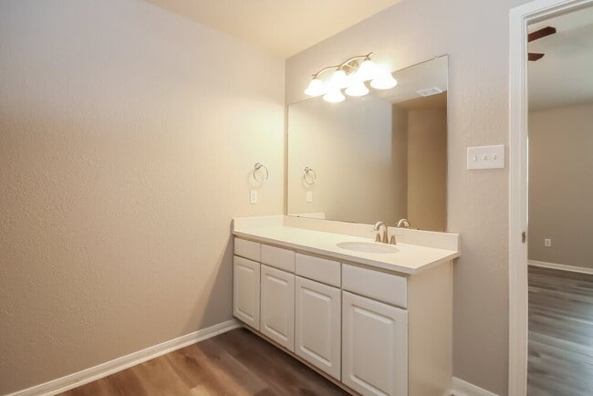 Building Photo - 16746 Warbler Dr