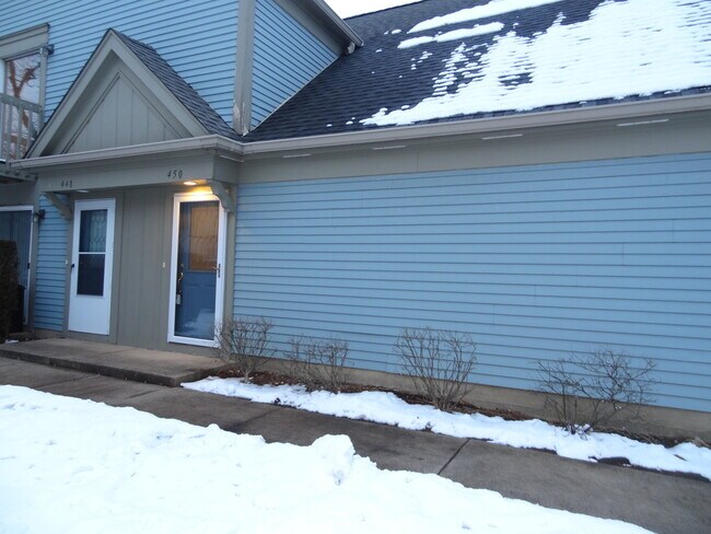 Building Photo - 450 Bridle Trail