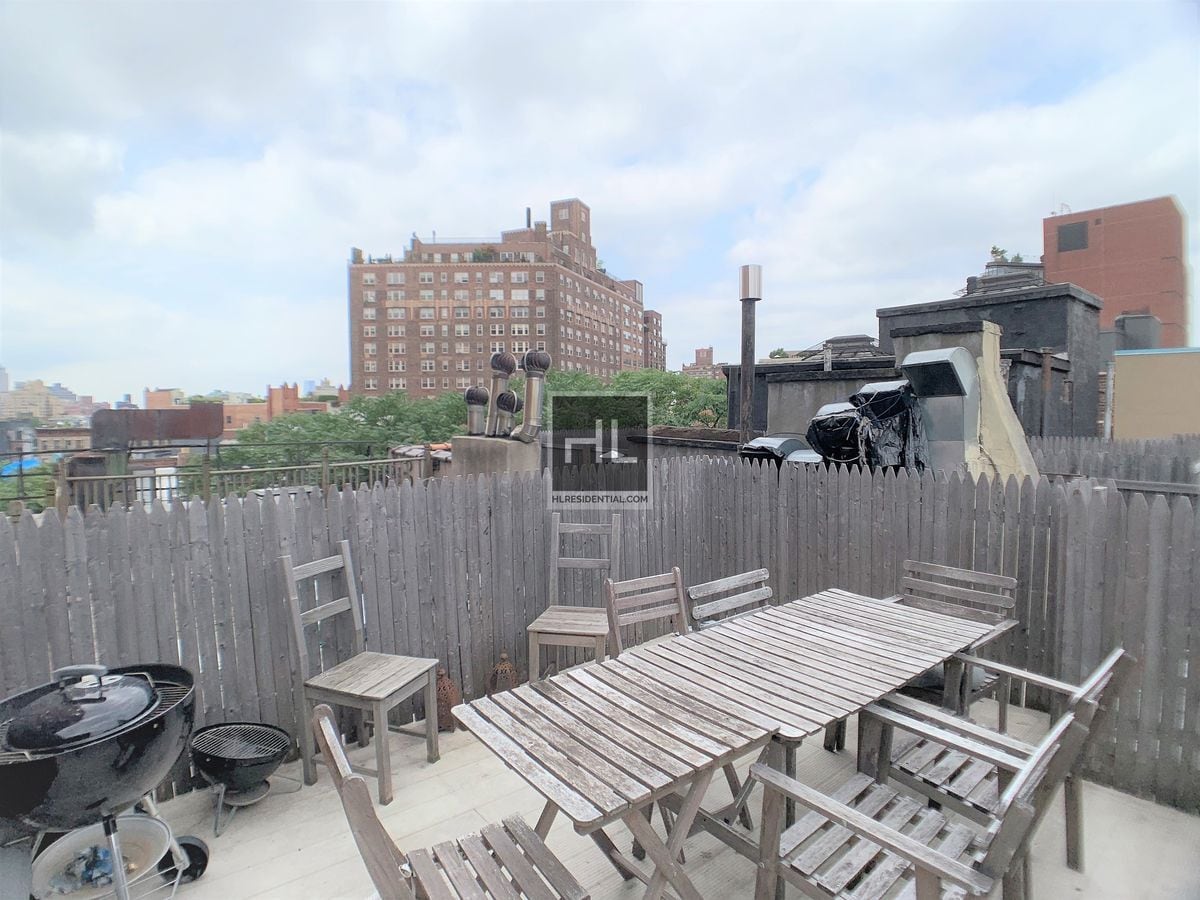 Building Photo - W 14TH ST.