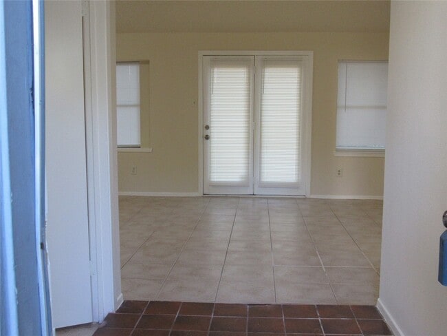 Building Photo - 10219 Prospect Hill Dr