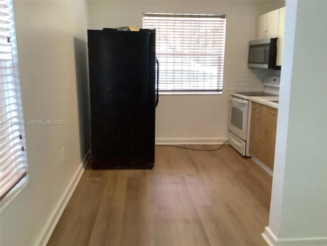 Building Photo - 420 NW 11th Ave