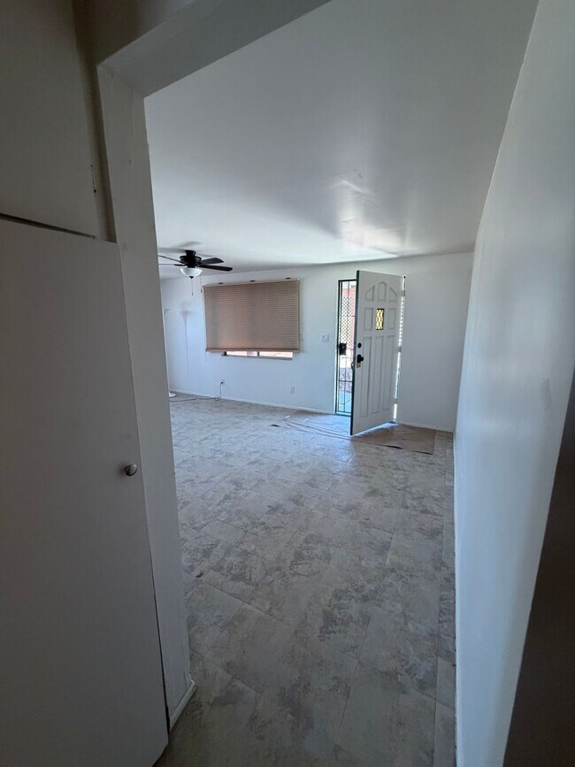 Building Photo - AVAILABLE NOW $200 off First Month Rent