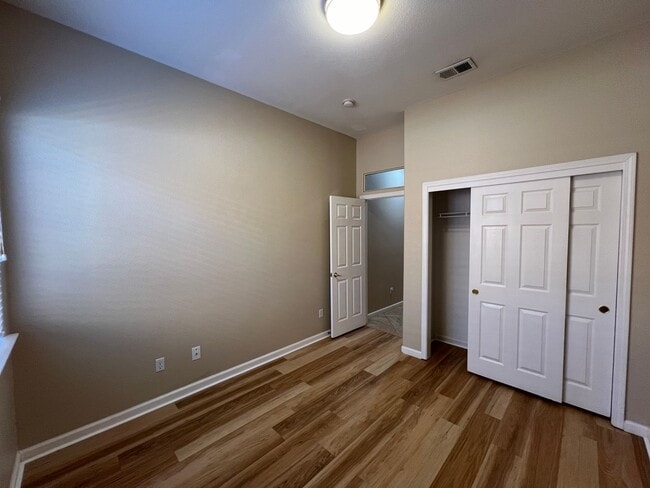 Building Photo - 4-bedroom single story located in Sylvan S...