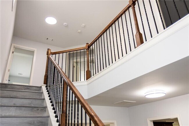 Building Photo - 4960 Ducote Trail