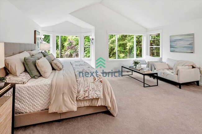 Building Photo - Spacious Home in Desirable Bellevue Neighb...