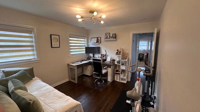 Building Photo - 354 Alles St