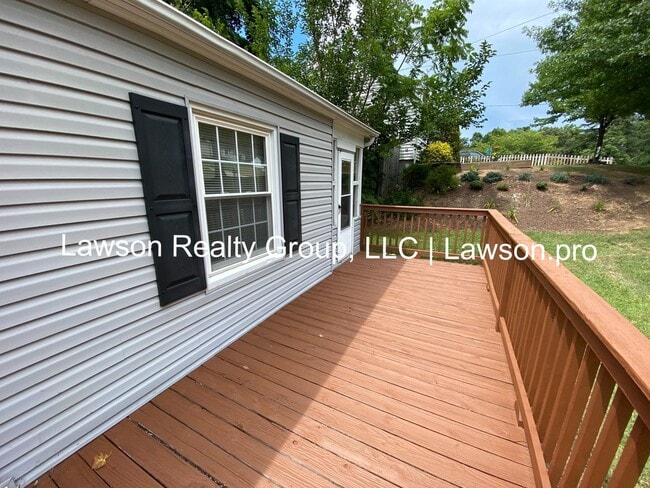 Building Photo - Two Bedroom Home In Salem with Spacious Ya...
