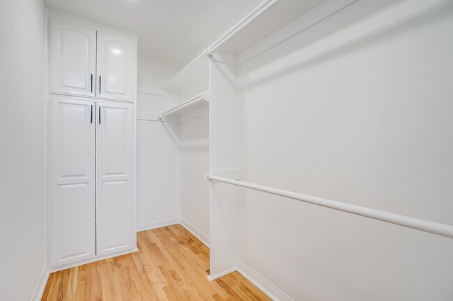 Building Photo - 15851 Mulholland Pl