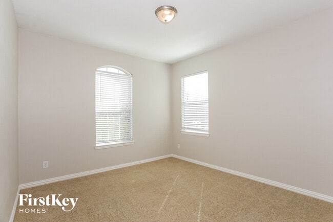 Building Photo - 6812 Briarwood Dr