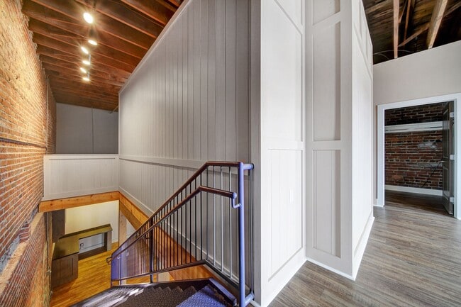 Building Photo - Uptown Gastonia Loft