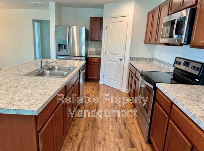 Building Photo - 944 Avondale Dr