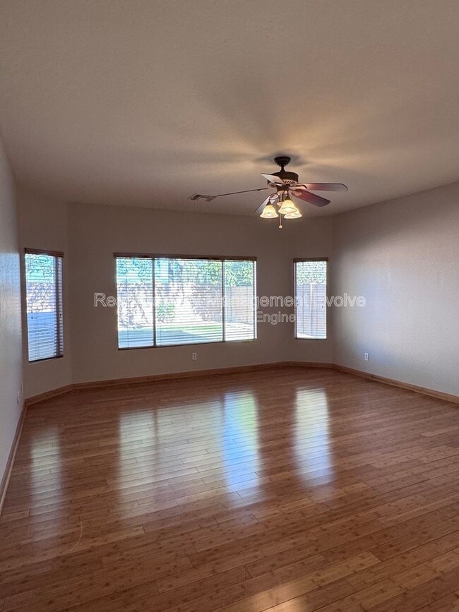 Building Photo - 10426 E Dolphin Ave