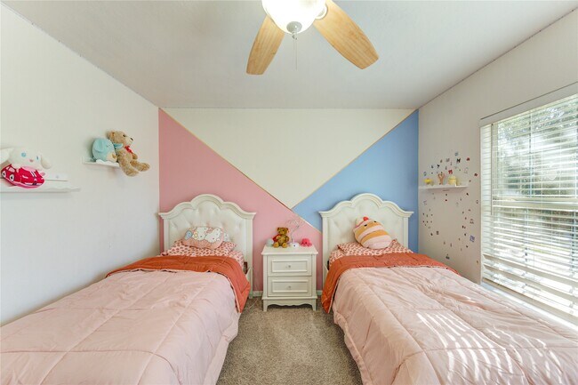 Building Photo - 25210 Hazel Ranch Dr