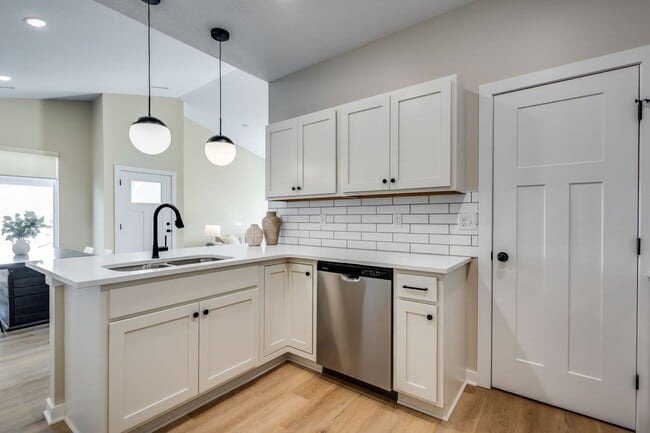 Building Photo - Pineway Maxwell Plan