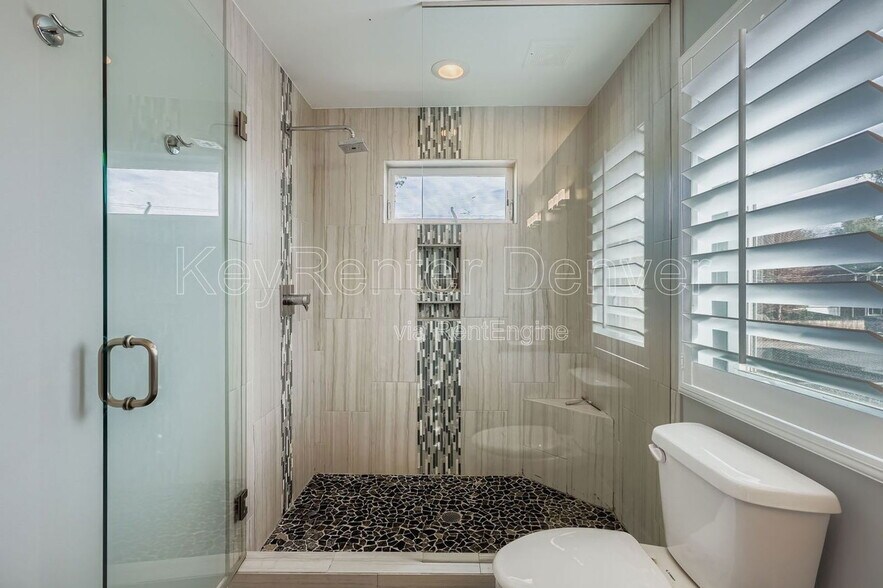 Building Photo - 2474 Eaton St