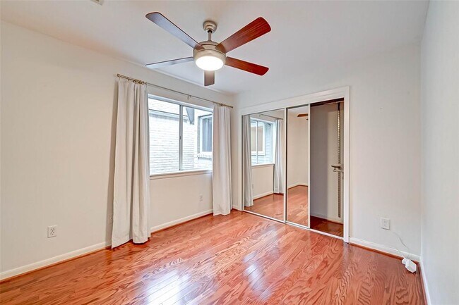 Building Photo - 1551 Cortlandt St