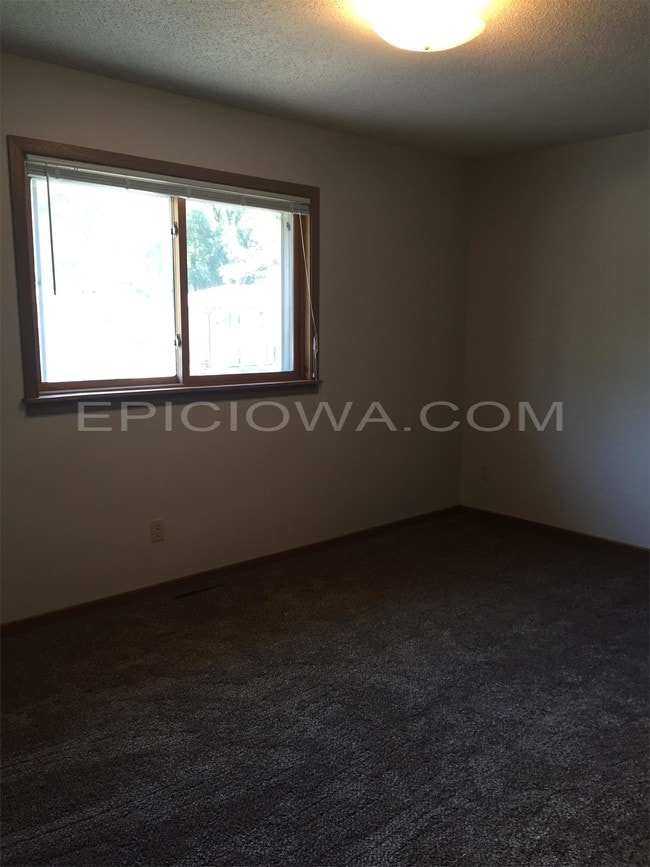 Building Photo - 1320 Daleview Dr