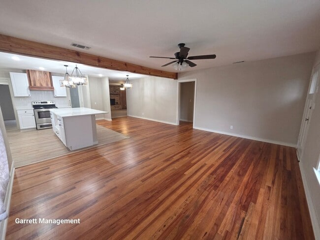 Building Photo - 3/2 Remodeled Home in Lampasas