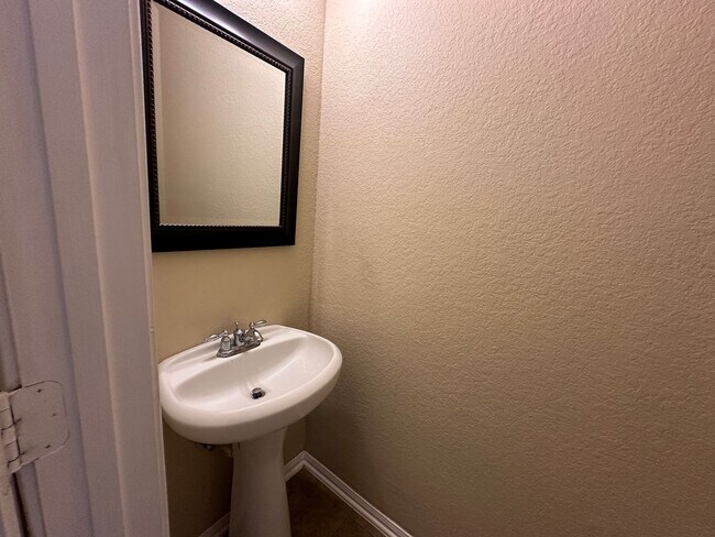 Building Photo - For Lease | 4 Bed, 2.5 Bath | 2,587 Sq Ft ...